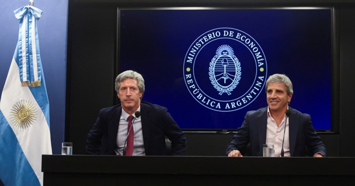 Argentina's Gold Derivatives Scandal: Criminal Complaint Targets Caputo, Bausili, and Curutchet Over a $1.023 Billion Loss